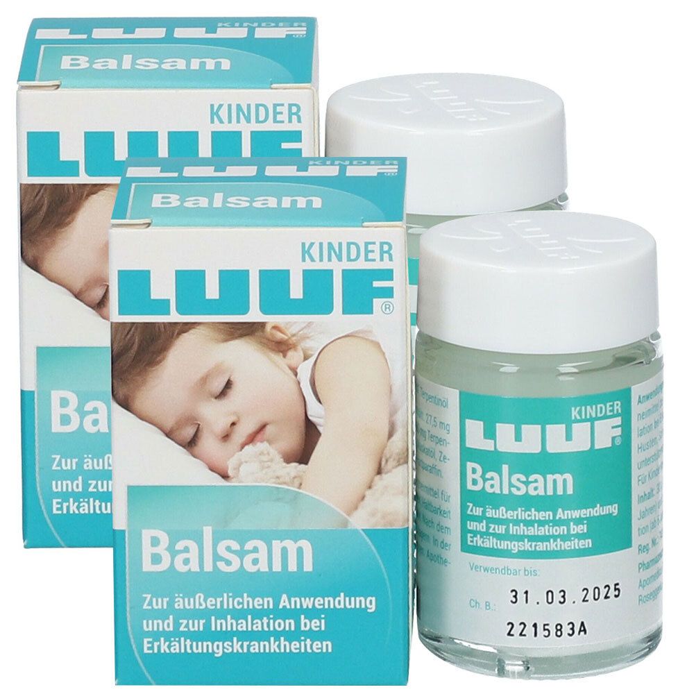 Mehrere Packungen und Tiegel KINDER LUUF® Balsam. Auf den Verpackungen ist ein schlafendes Kind abgebildet. Aufschrift: Balsam.