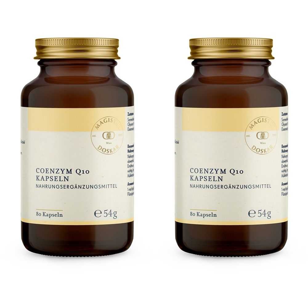 Zwei braune Glasflaschen mit goldenen Deckeln. Auf den Etiketten steht "COENZYM Q10 KAPSELN" und "NAHRUNGSERGÄNZUNGSMITTEL".