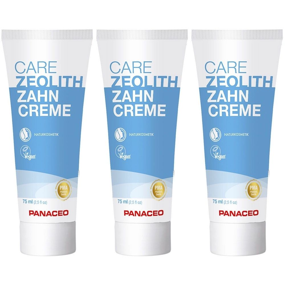 Drei Tuben Zahnpasta. Aufschrift: CARE ZEOLITH ZAHN CREME. Logos: Naturkosmetik, Vegan. Unten: PANACEO. Inhalt: 75 ml.