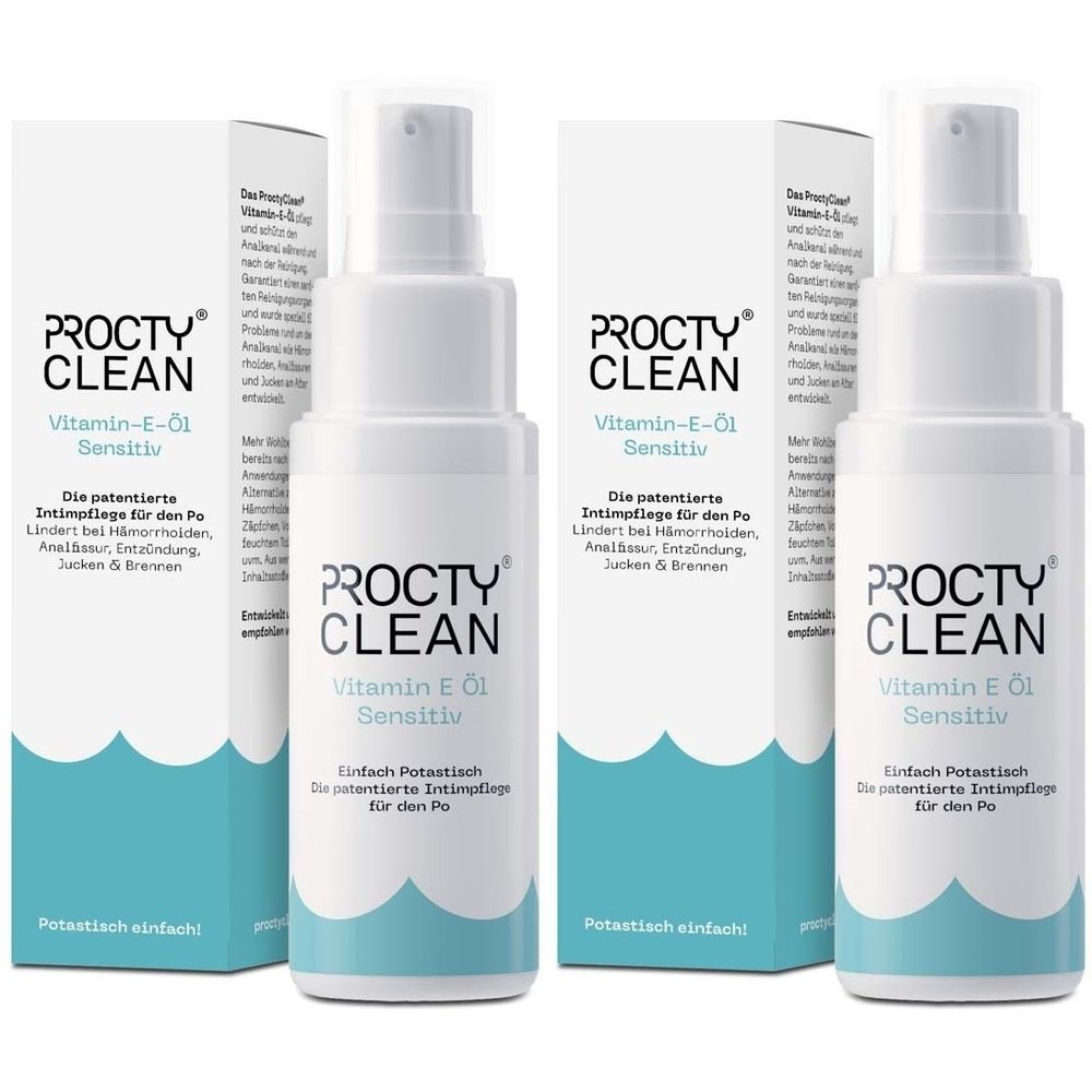Drei Flaschen und zwei Schachteln ProctyClean Vitamin E Öl. Weiße Flaschen mit Sprühkopf, blaue Akzente. Aufdrucke: Marke, Produktname, Hinweise.