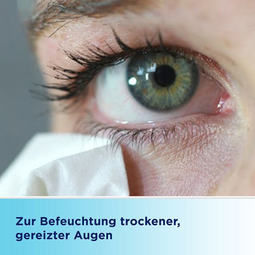 Nahaufnahme eines grünen Auges, das mit einem Taschentuch abgetupft wird.