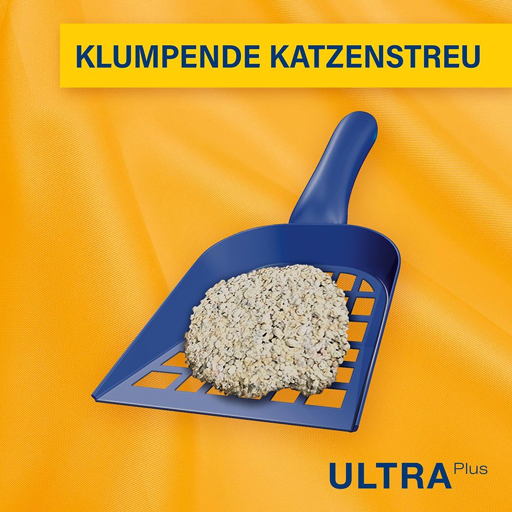 Klumpende Katzenstreu auf einer blauen Schaufel.