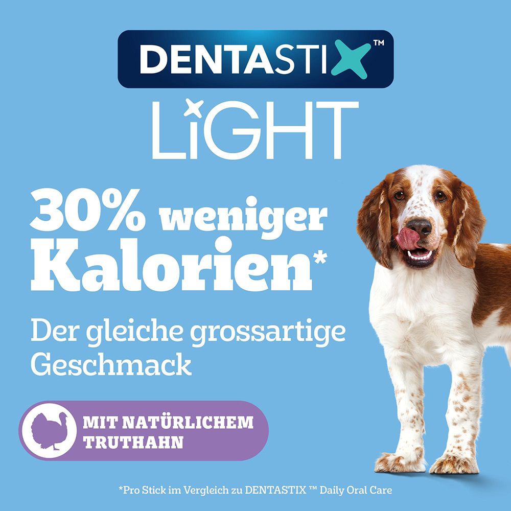 Hund mit dem Schriftzug DentaStix Light und '30% weniger Kalorien'.