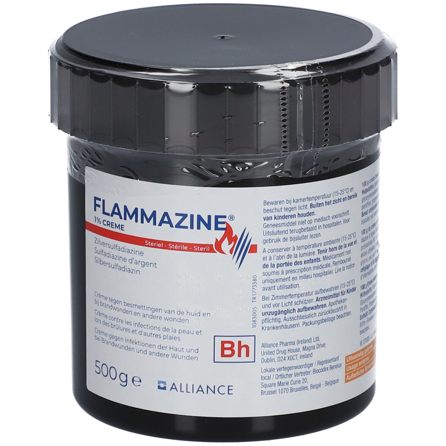 Zwarte pot met deksel. Opschrift: Flammazine 1% Crème. 500g. Meertalige productinformatie.