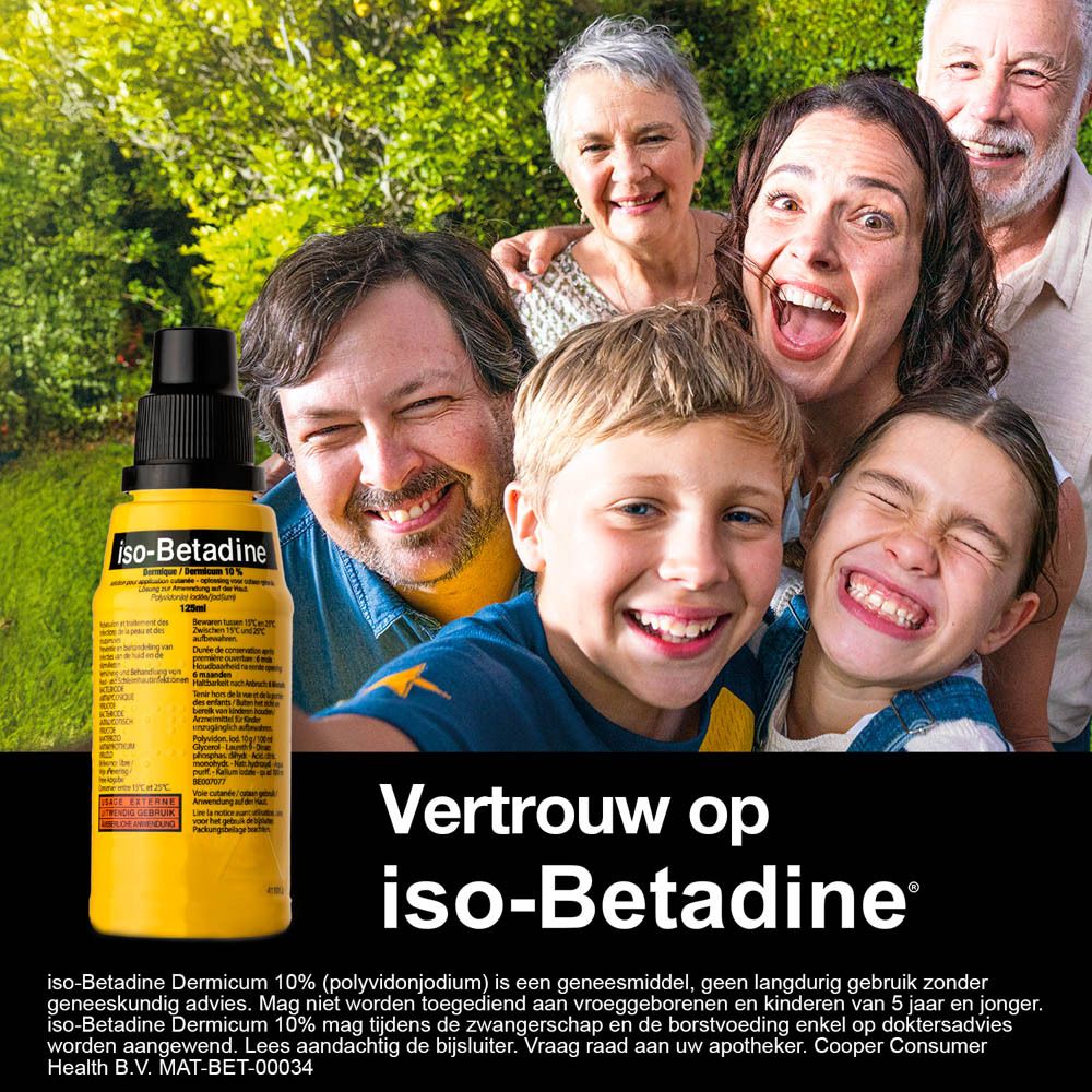 Groep mensen die in de camera lachen. Fles iso-Betadine® Dermicum. Tekst: Vertrouw op iso-Betadine®.