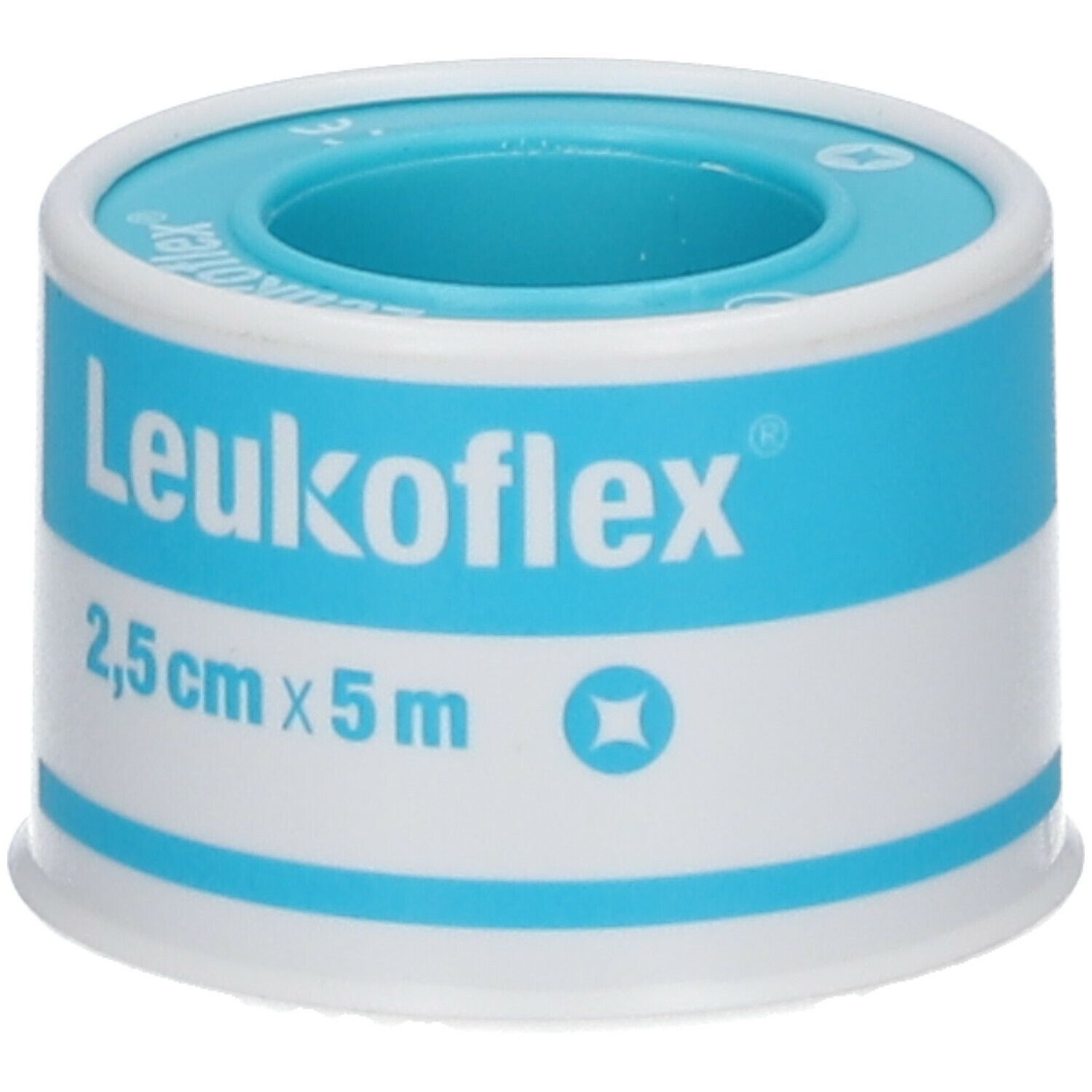 Rouleau de Leukoflex 2,5 cm x 5 m. Ruban blanc avec impression et noyau bleus. Nom du produit et dimensions visibles.