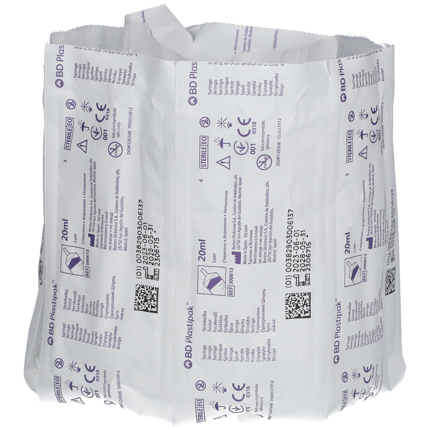 Verpakking met meerdere individueel verpakte spuiten. Etiketten met productinformatie, logo BD Plastipak en CE-markering.