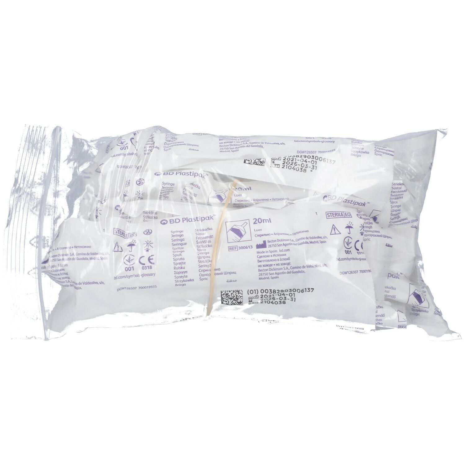 Open verpakking met individueel verpakte spuiten. Etiketten met productinformatie, logo BD Plastipak en CE-markering.