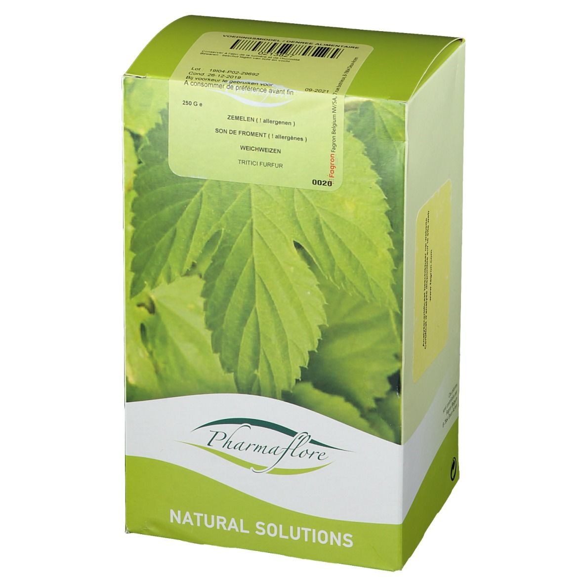 Boîte verte avec feuilles et nom Pharmaflore. Texte: Weichweizengrieß, Natural Solutions.