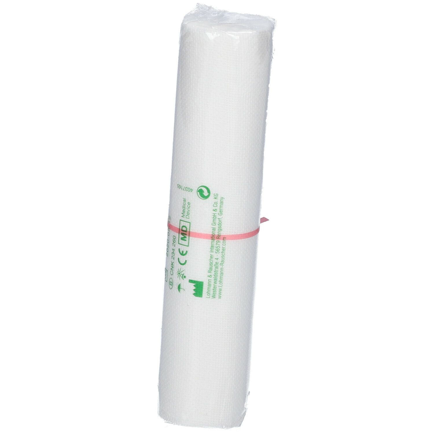 Gerolde witte bandage, verpakt in plastic. Een rode elastiek houdt het bij elkaar. Opschriften en CE-markering.