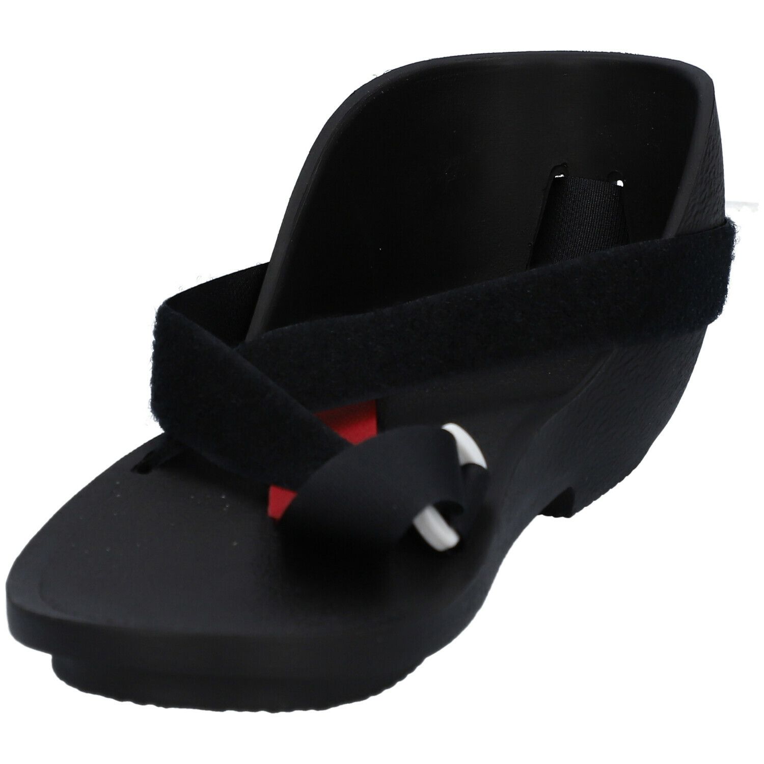 Shoecast noir avec fermeture velcro et accent rouge. Semelle profilée et support de talon.