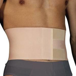 Beige lendenband, gedragen op een torso. Rechthoekige vorm met drie verticale secties. Bevestiging op het lichaam.
