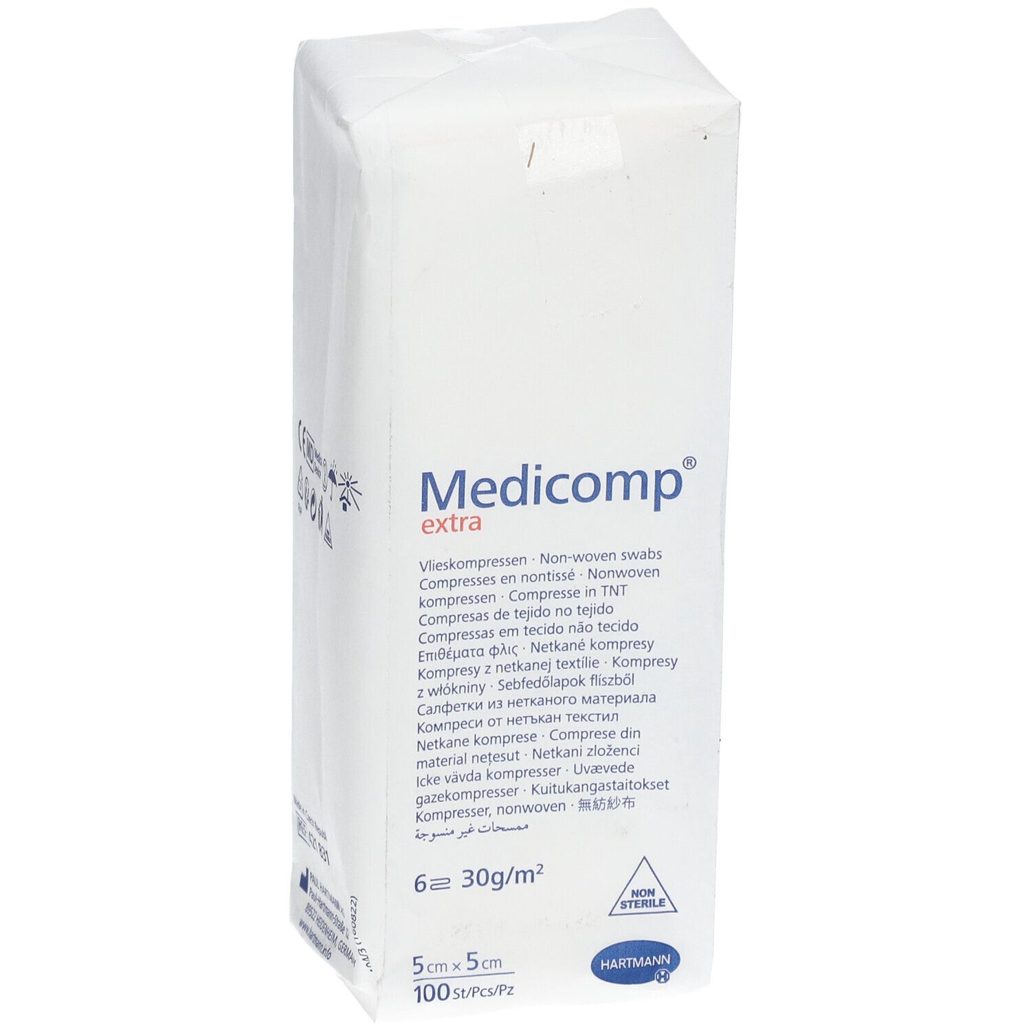 Verpakking met witte kompressen. Opschrift: Medicomp extra, 5x5cm, 100 stuks. Fabrikant: HARTMANN.