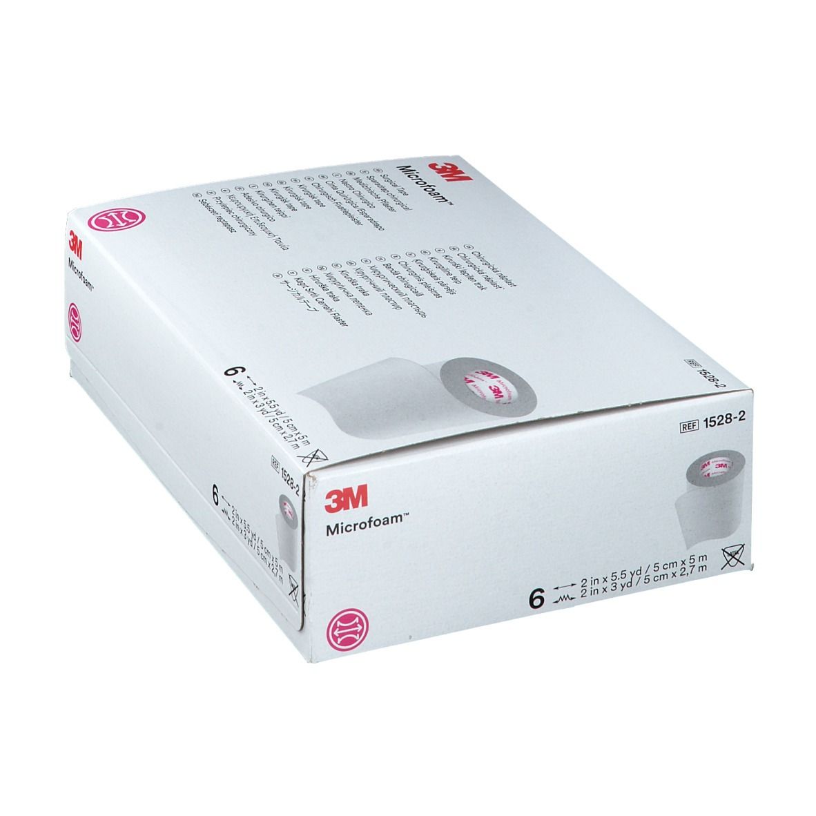 Witte verpakking met 3M Microfoam pleisters. Bevat 6 rollen. Meertalige opschriften. Afmetingen: 5 cm x 5 m.