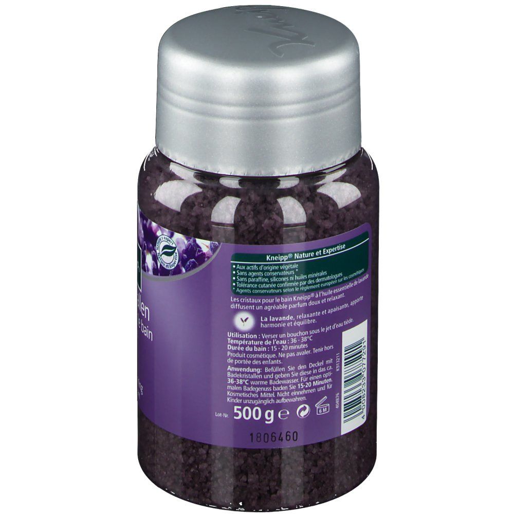 Cristaux de bain Kneipp Lavande. Flacon violet avec couvercle argenté. Informations produit sur étiquette violette. 500g.