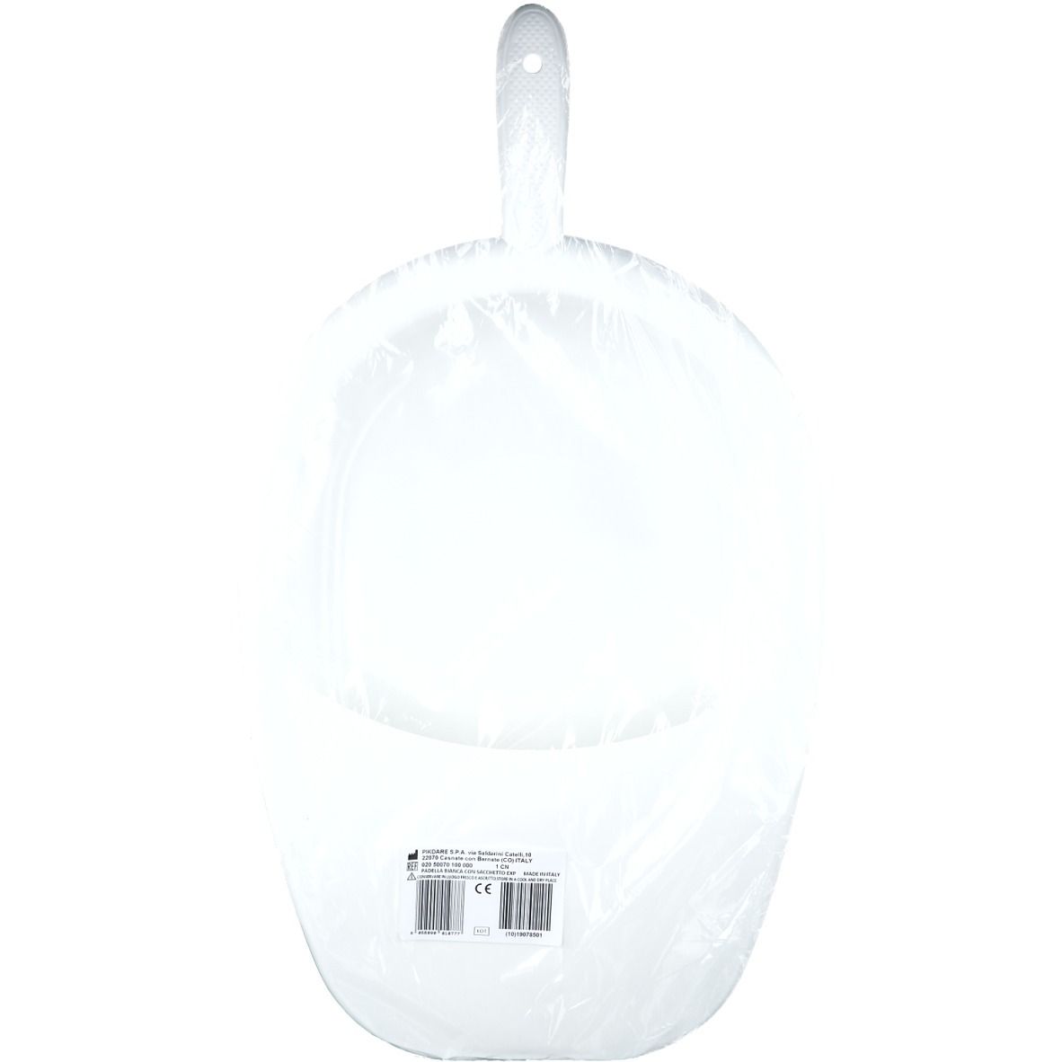 Witte bedpan van kunststof, verpakt in transparante folie. Ovale vorm met handvat. Etiket met barcode.