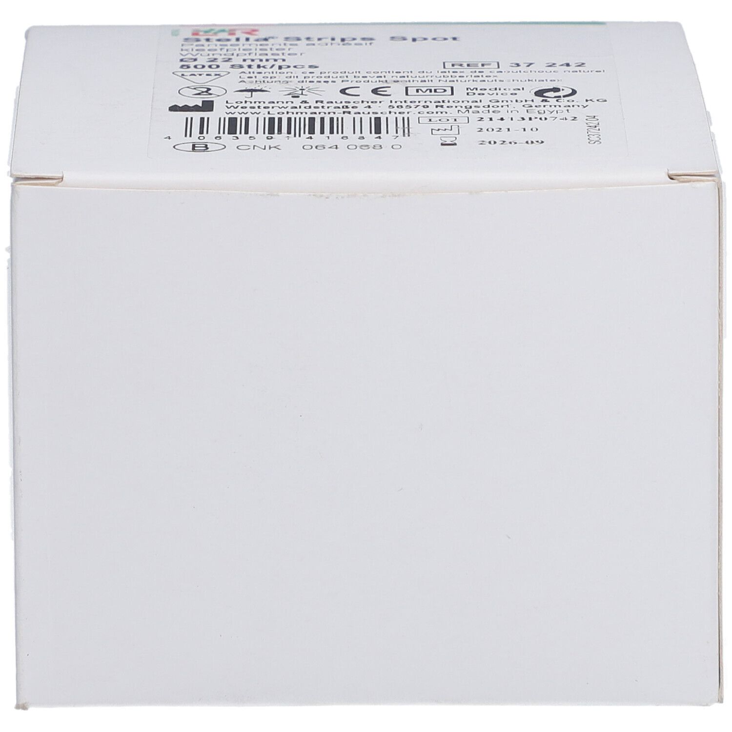 Emballage de produit blanc. Informations produit et bande verte sur le dessus.