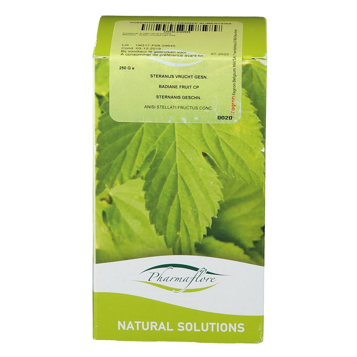 Groene doos met bladerenmotief. Opschrift: Pharmaflore, Natural Solutions. Tekst: Sternanis Frucht CP, Badiane Fruit CP.