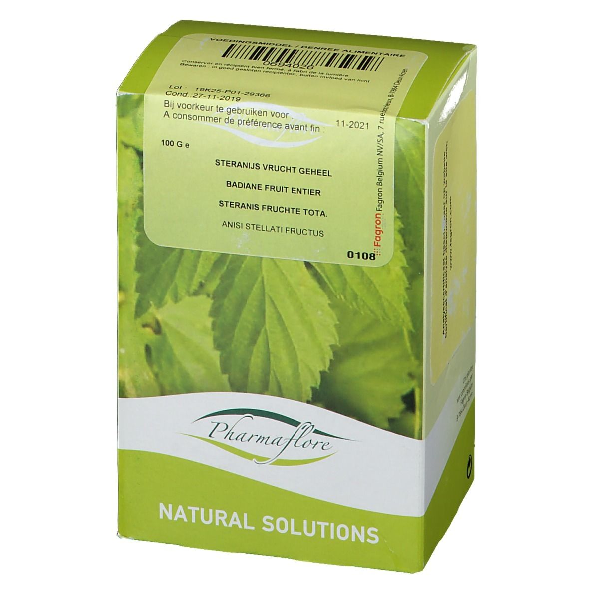 Boîte verte, vue de face. Texte: PHARMAFLORE, NATURAL SOLUTIONS, STERNANIS FRUCHT, 100 G.