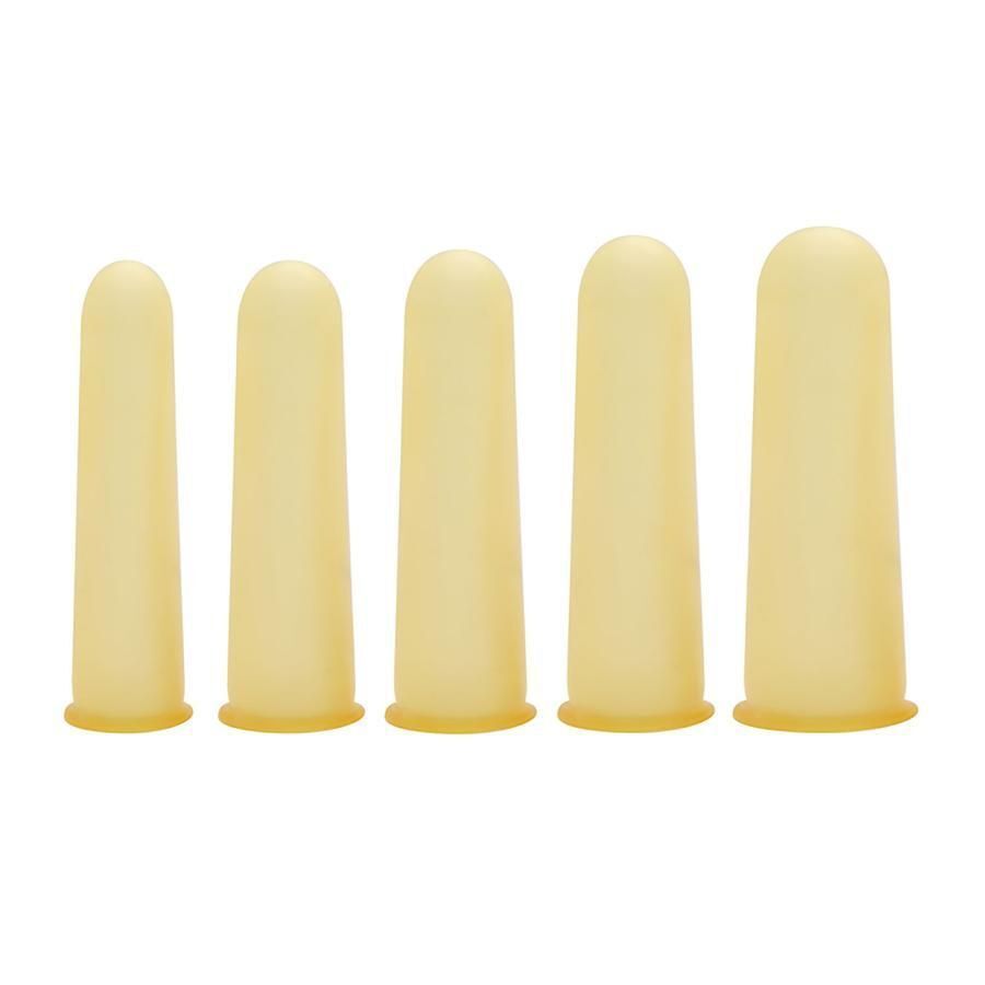 Cinq produits jaunâtres en forme de doigt. Forme cylindrique avec extrémité arrondie et base large.