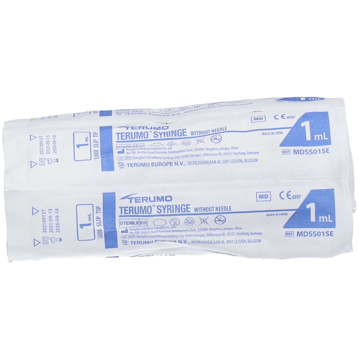 Zwei verpackte Spritzen. Verpackung mit blauer Beschriftung, 1 ml. Steril.