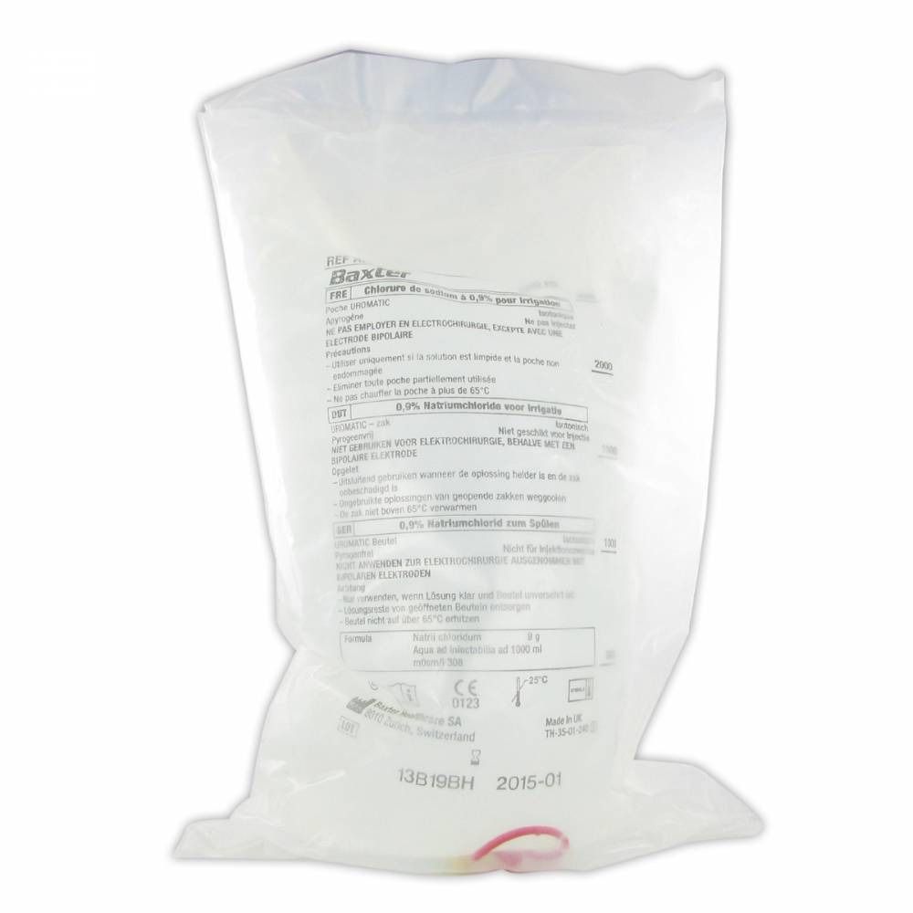 Poche à perfusion transparente avec informations produit. Logo Baxter et texte. Fermeture rouge.