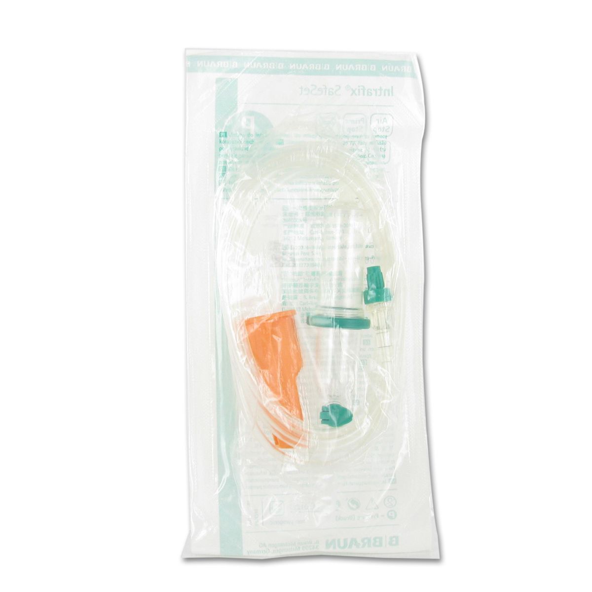 Verpakte medische infusieset met oranje dop en groene connectoren. Transparante plastic verpakking.