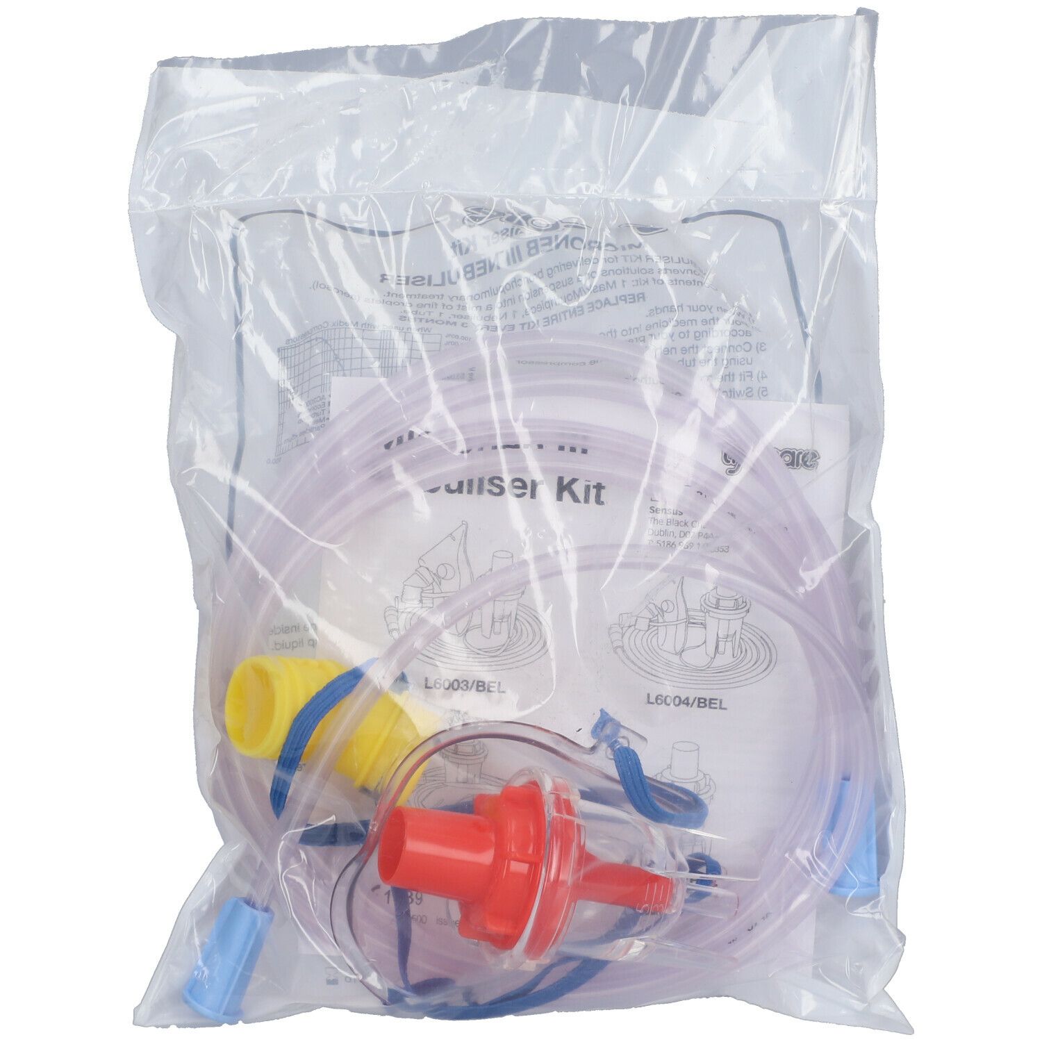 Kit de nébulisation avec masque dans un emballage plastique. Comprend masque, tube et accessoires. Jaune, rouge et bleu.