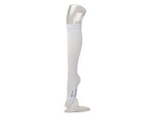Witte kniekous op beendisplay. Product voor de knie, met witte band aan de bovenkant.