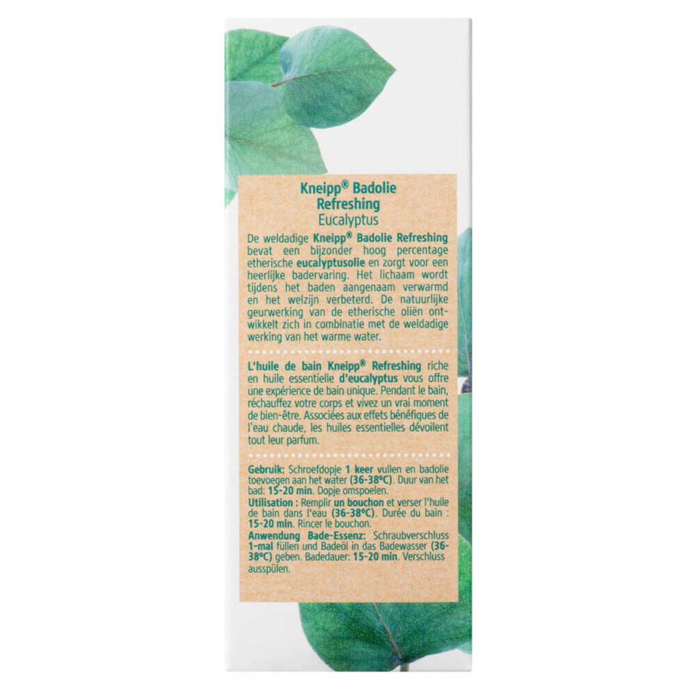 Achterkant verpakking Kneipp Badolie Eucalyptus. Tekst in meerdere talen. Logo en bladeren.