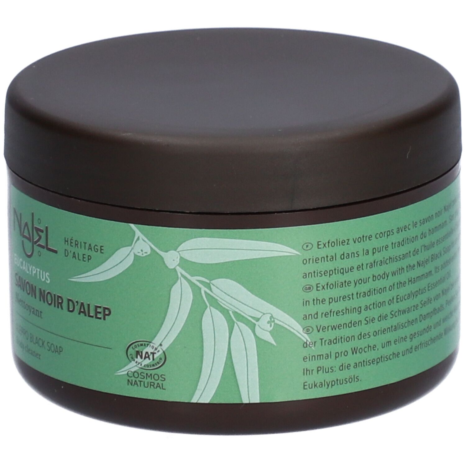 Pot brun avec étiquette verte. Inscription : Najel, Eucalyptus Savon Noir D'Alep, Aleppo Black Soap. Texte en allemand, français et anglais.