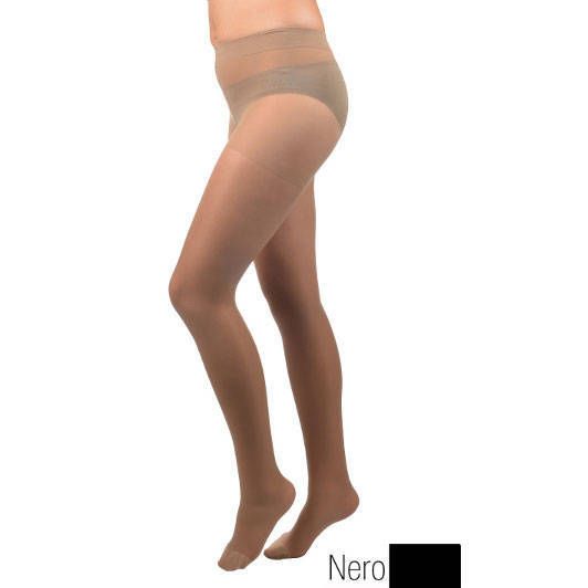Hautfarbene Strumpfhose am Bein einer Person. Schwarze Farbe und Größe T1 sind angegeben.