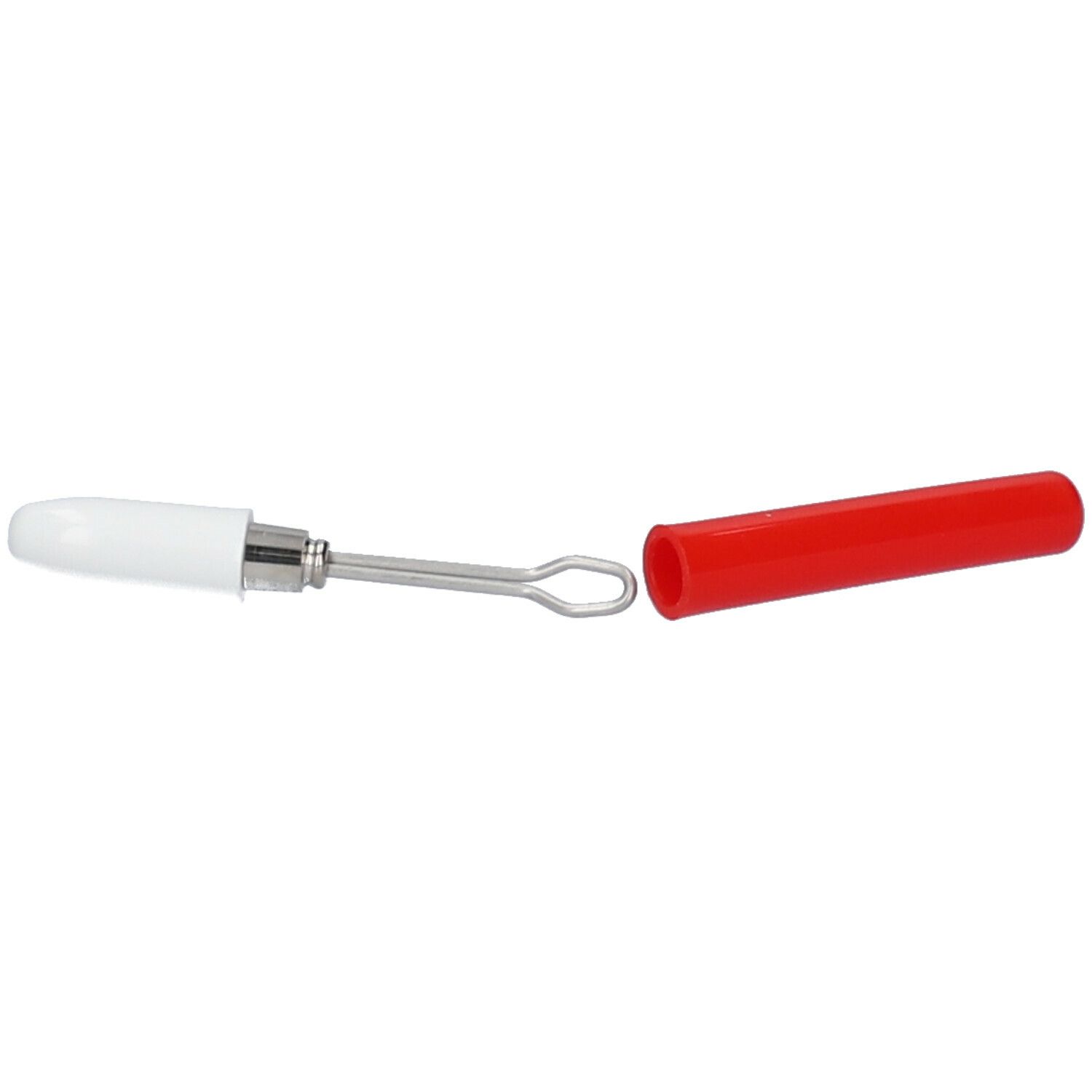 Cure-oreille avec manche blanc, boucle métallique et capuchon rouge.