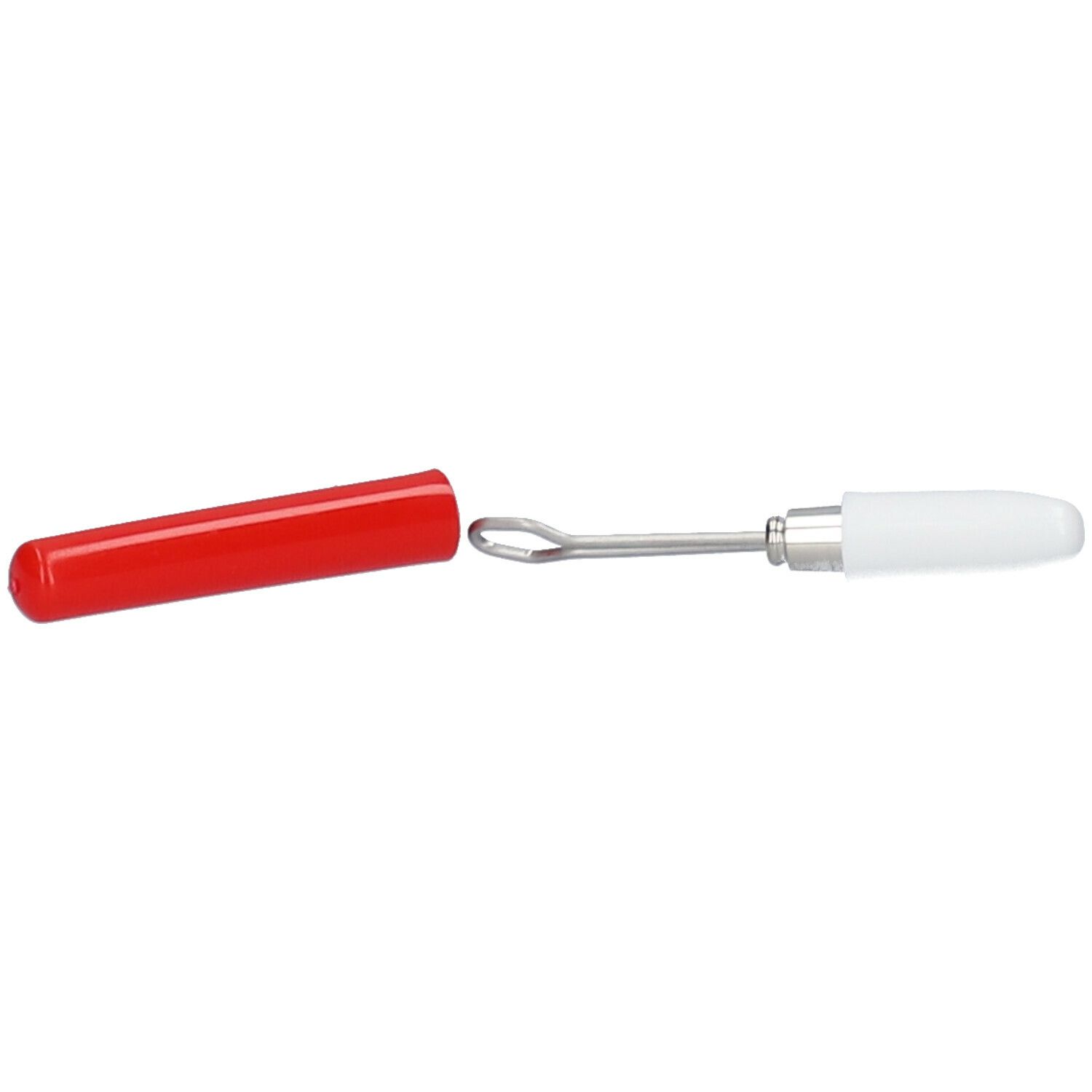 Cure-oreille avec manche blanc, boucle métallique et capuchon rouge.
