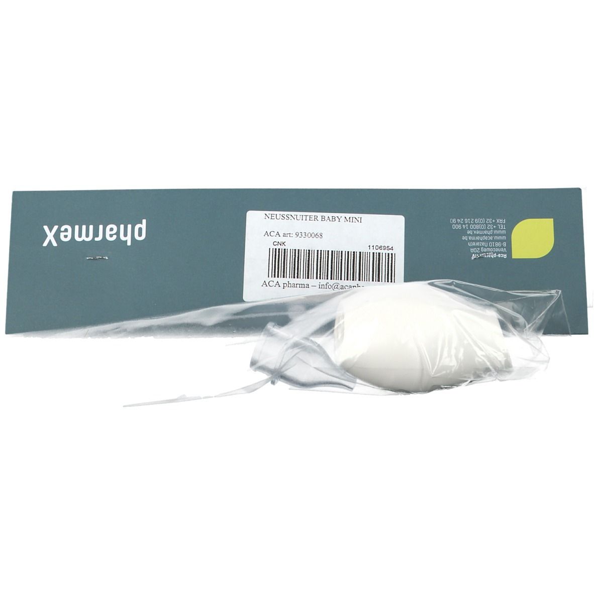 Aspirateur nasal bébé blanc en plastique. Dans son emballage, marque Pharmex.