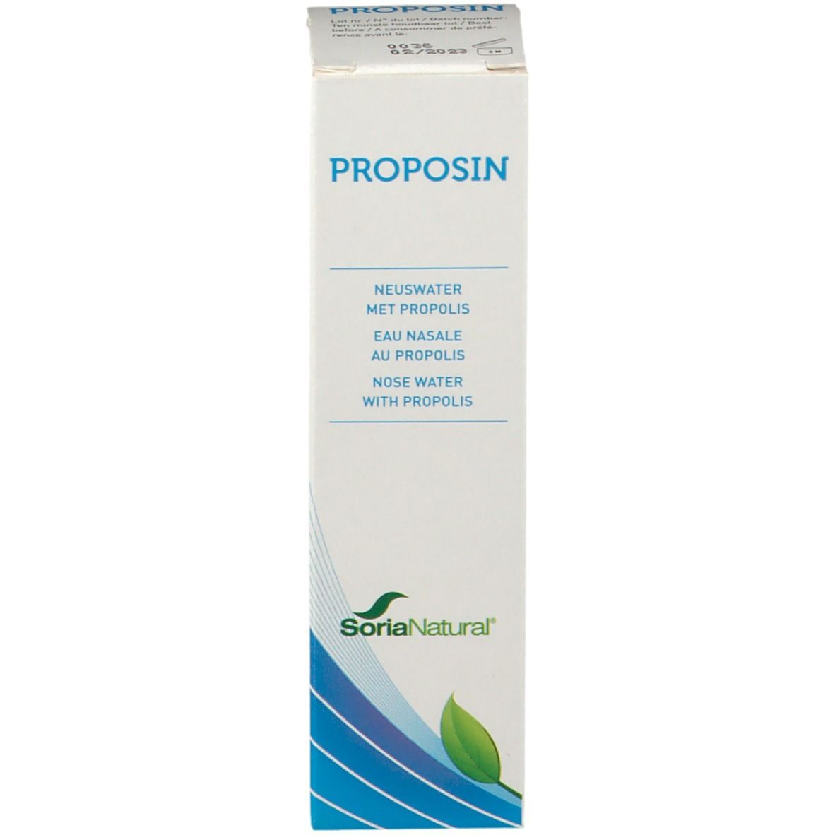 Boîte avec le nom du produit PROPOSIN et logo. Inscription multilingue: Neuswater met propolis, Eau nasale au propolis, Nose water with propolis.