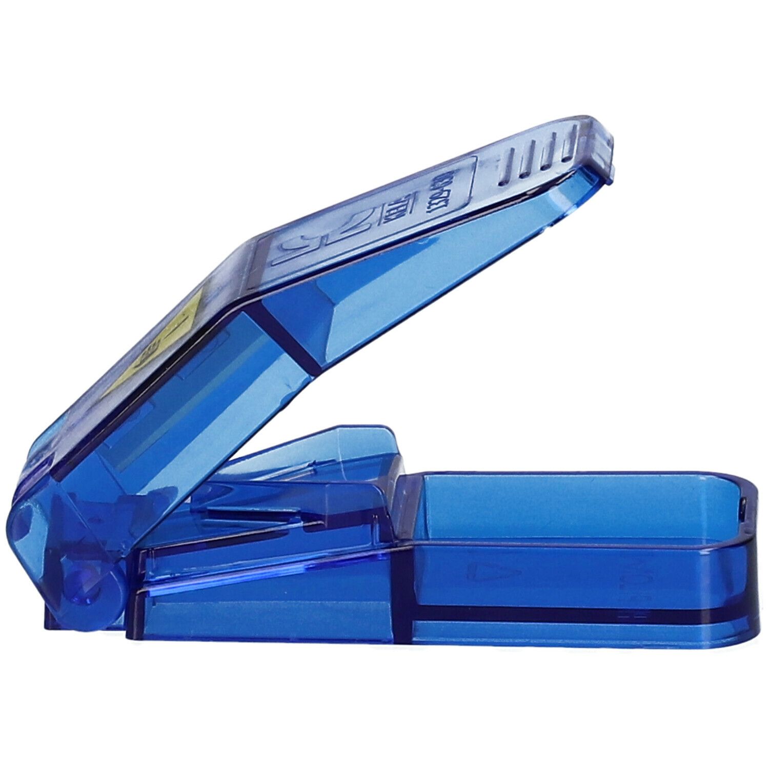 Diviseur de comprimés bleu, ouvert. Forme rectangulaire avec couvercle. Plastique transparent.