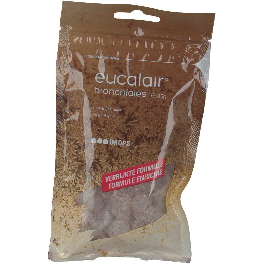 Sachet de gouttes Eucalair Bronchiales. Emballage transparent, fond marron, nom du produit et texte.