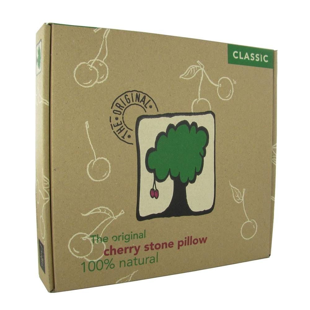 Boîte en carton avec impression. Inscription : "The original cherry stone pillow 100% natural". Logo : arbre avec cerises.
