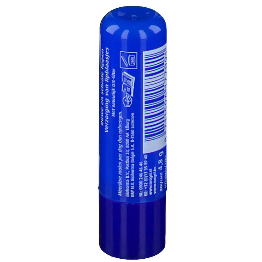 Stick de baume à lèvres bleu avec texte blanc. Code-barres et informations produit au dos.