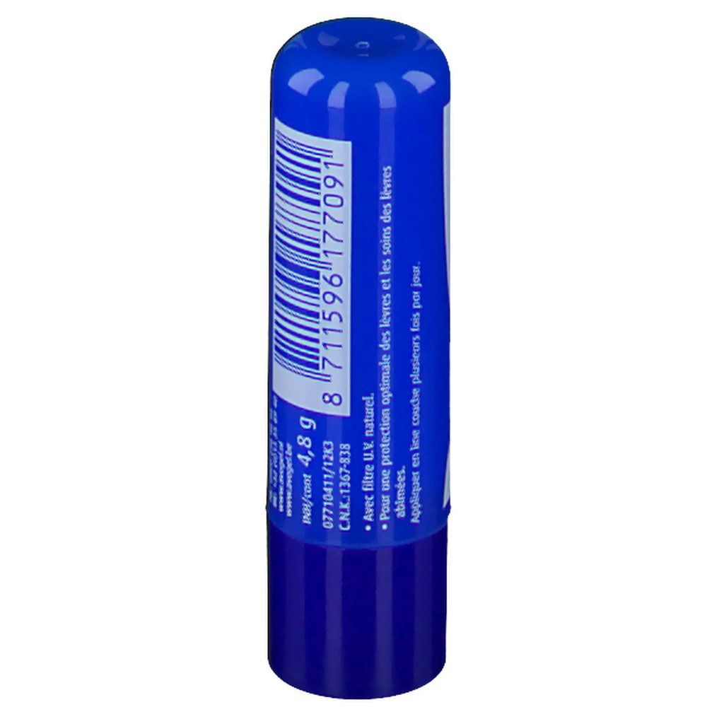 Stick de baume à lèvres bleu avec texte blanc. Code-barres et informations produit au dos.
