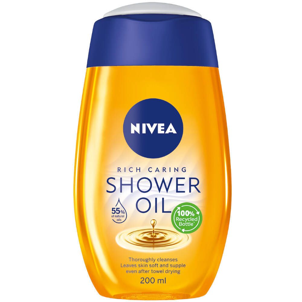 Gele fles met blauwe dop. Opschrift: NIVEA, Rich Caring Shower Oil. 55% natuurlijke olie. 100% gerecyclede fles.