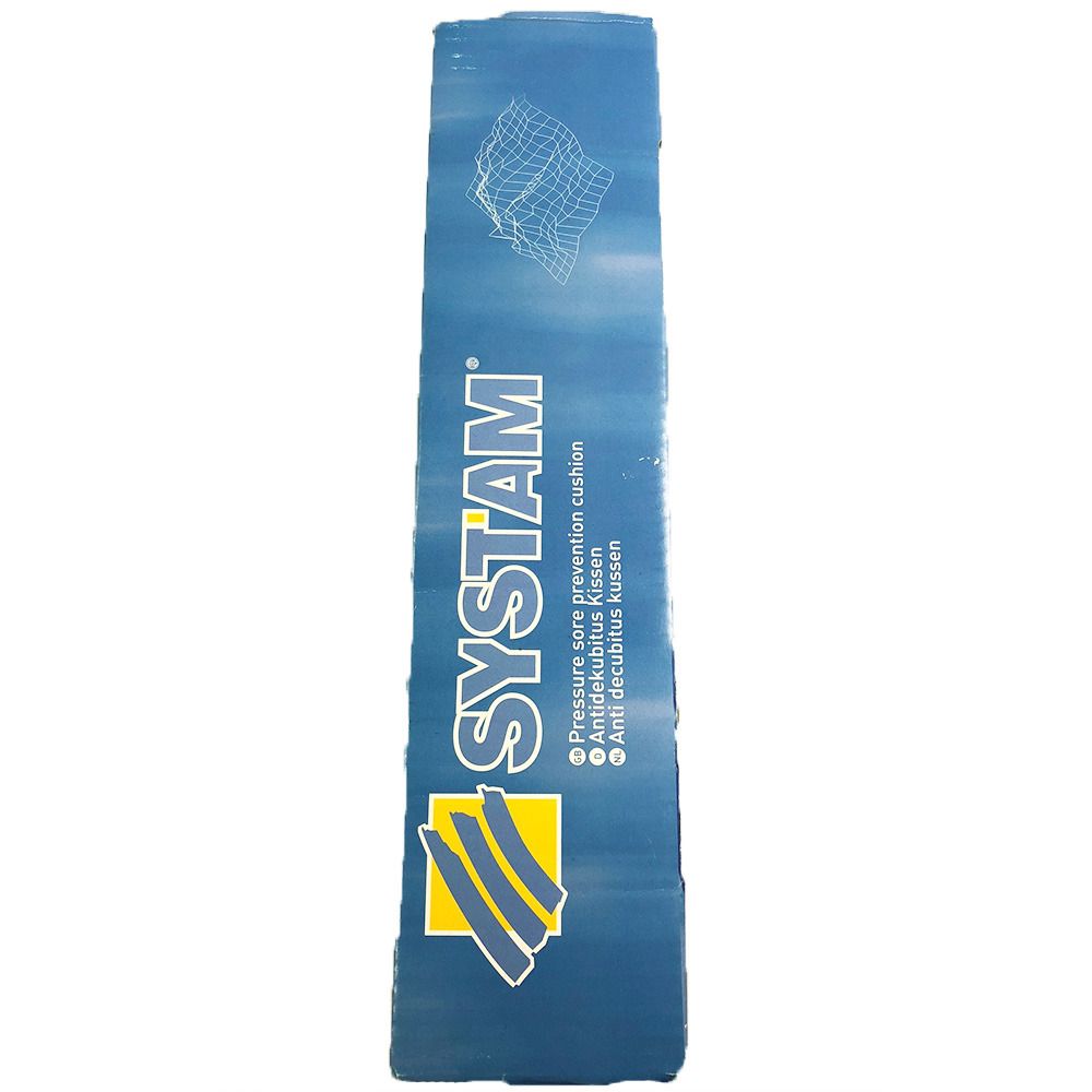 Emballage du coussin Systam. Inscription : Systam. Texte : Coussin d'aide à la prévention des escarres. Graphique en forme de filet.