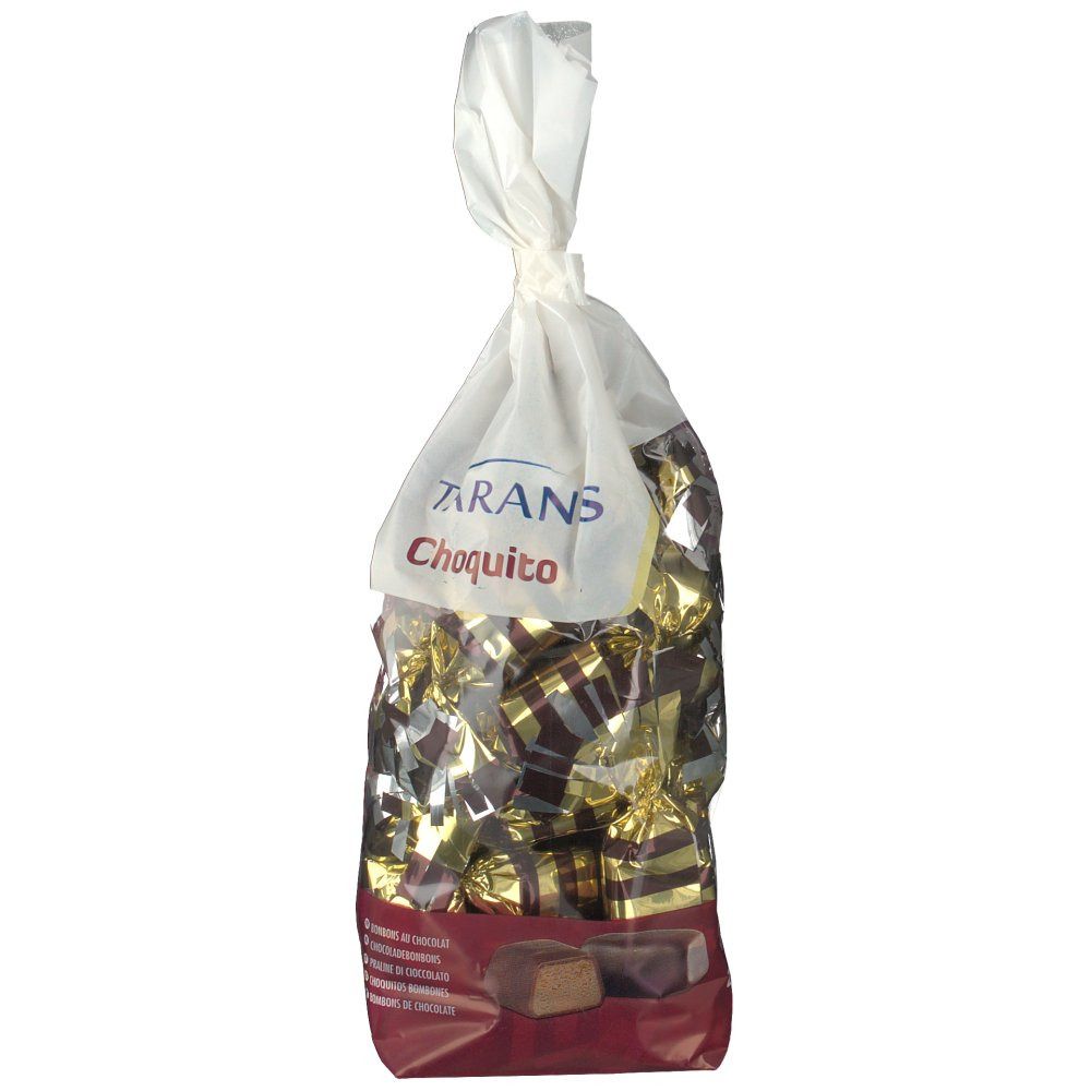 Sachet de bonbons au chocolat. Visible : marque Taranis, nom du produit Choquito. Bonbons emballés individuellement en feuilles d'or et marron.