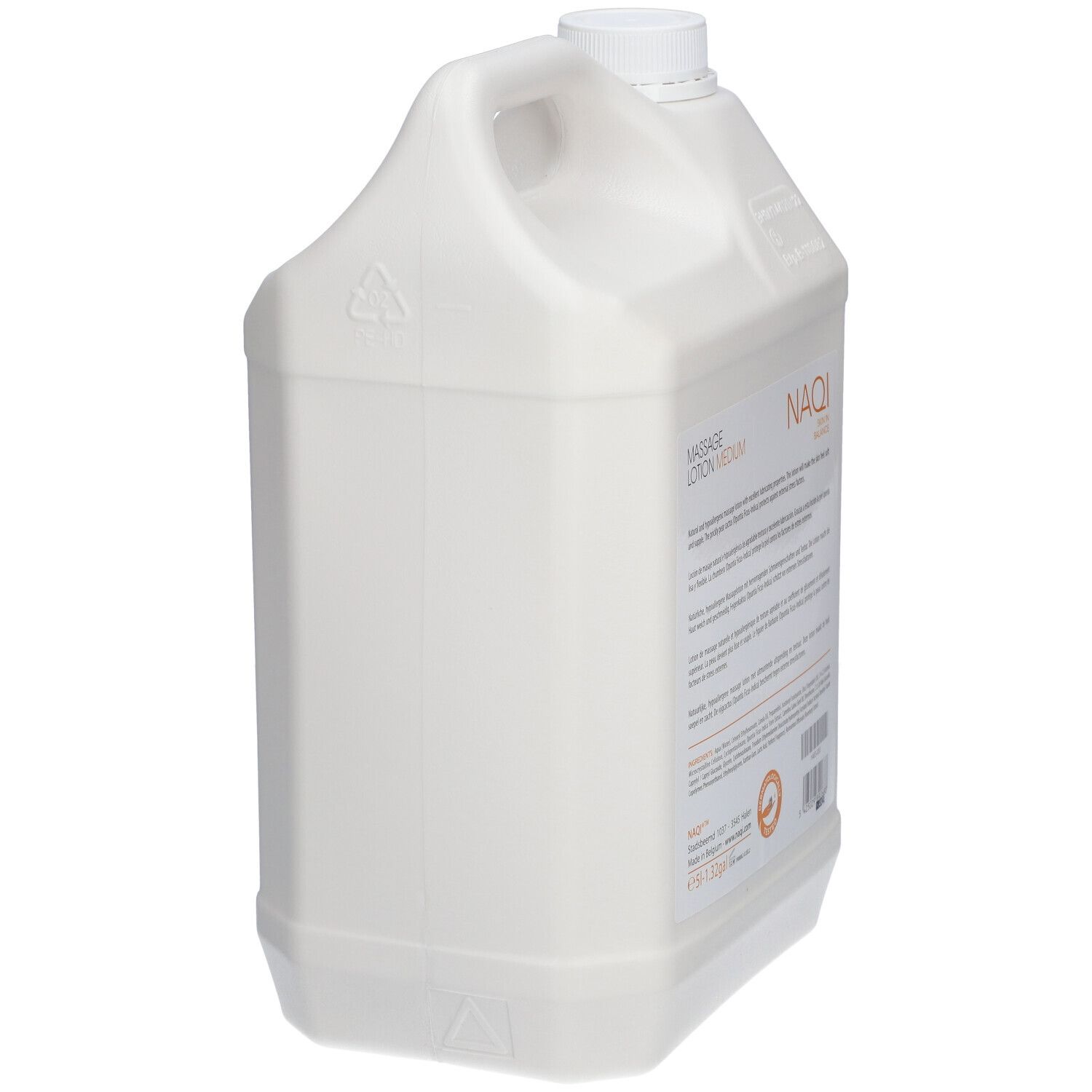 Witte jerrycan met handvat en schroefdop. Zijaanzicht. Sticker met tekst. Recycling symbool.