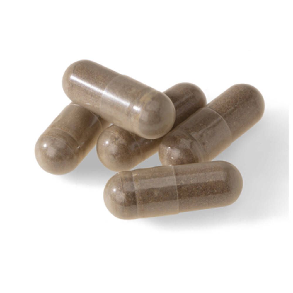 Zes bruine capsules op witte achtergrond. Capsulevorm, glad oppervlak. Geen opschrift zichtbaar.
