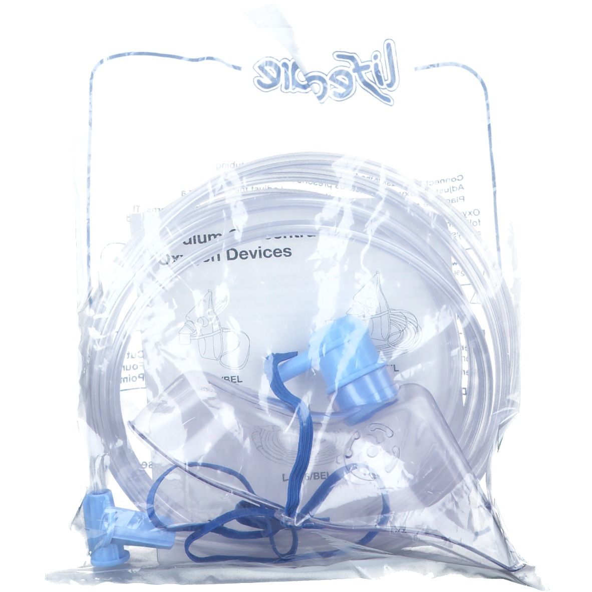 Masque à oxygène dans un emballage plastique. Comprend masque, tube et accessoires. Éléments bleus. Logo "LifeCare".