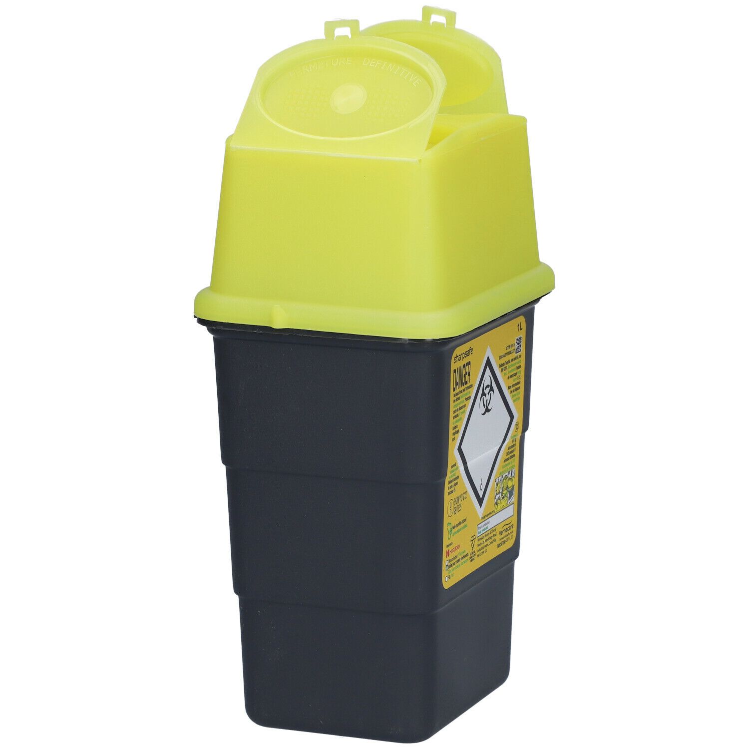 Geel-zwarte container voor scherpe voorwerpen. Deksel met openingen. Opschrift en biohazard symbool.