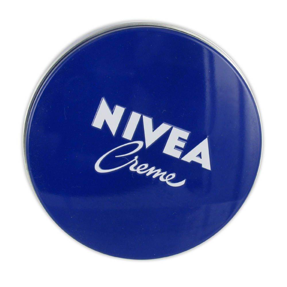 Boîte bleue ronde avec le lettrage blanc NIVEA. Couvercle avec bord argenté. Écriture crème en dessous.