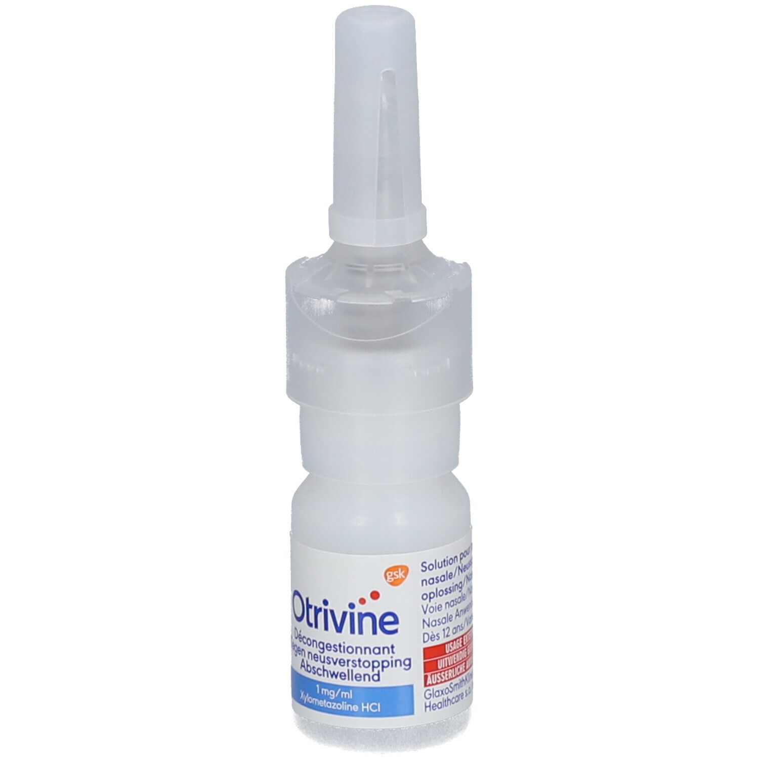 Witte neussprayfles met sproeikop. Opschrift: Otrivine, 1 mg/ml, Xylometazoline HCl. Voor kinderen vanaf 12 jaar.